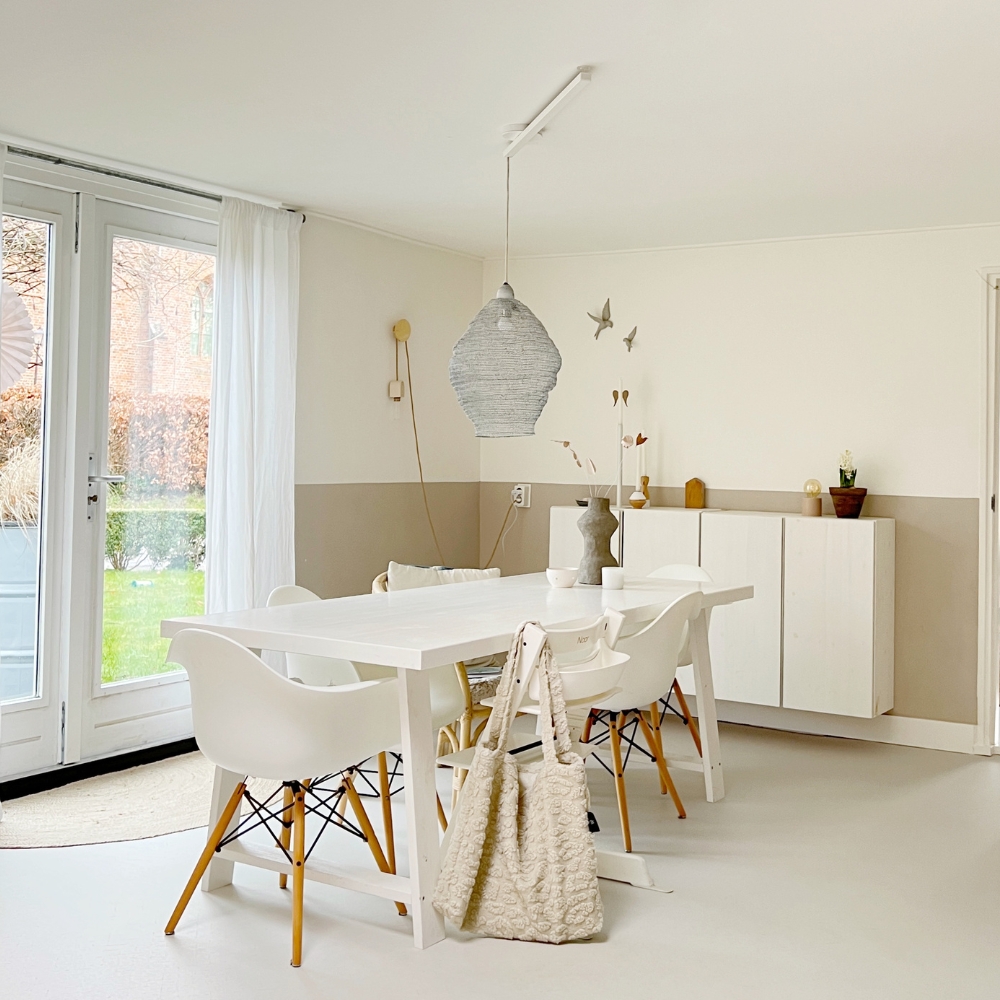 Lightswing Single vit i ett matrum med beige inredning